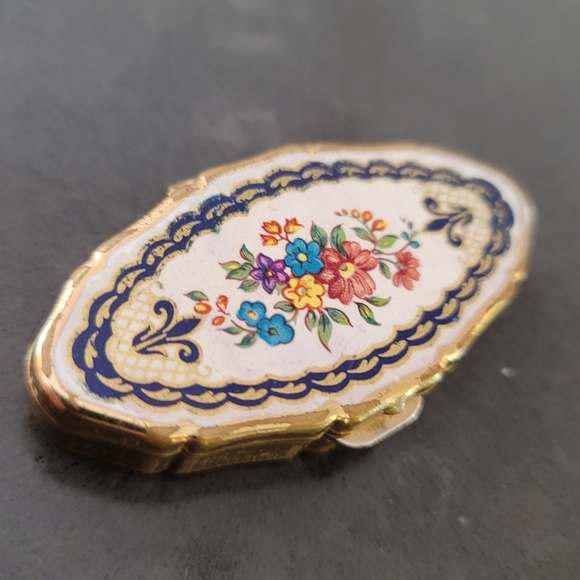 Vintage Stratton Floral Pill/Solid Purfume Case - Picture 2 of 12
